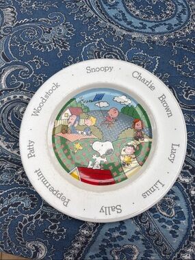 Johnson Brothers White Rim Peanuts Snoopy Decorative Plate